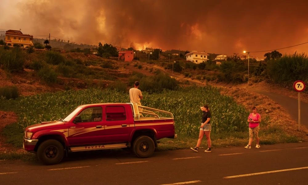 Τενερίφη: Αναζωπυρώθηκε η πυρκαγιά που ξέσπασε τον Αύγουστο